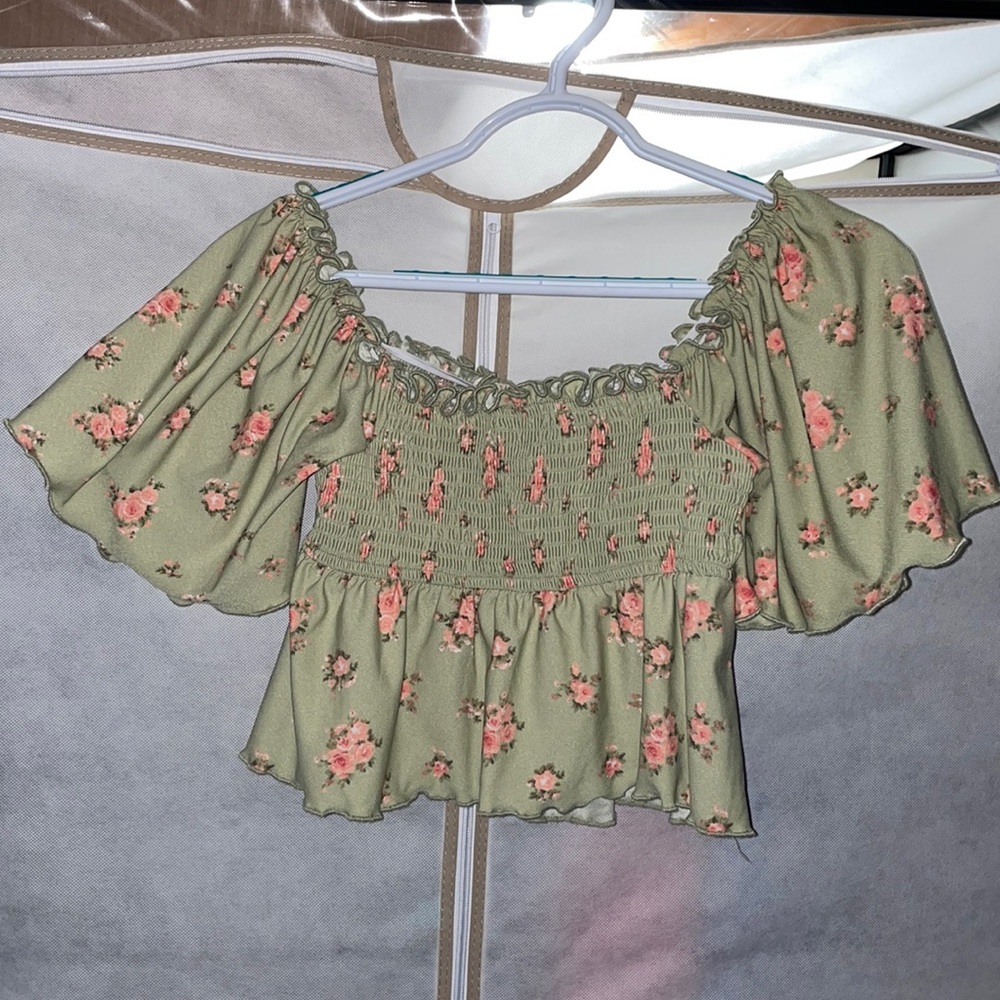 Forever 21 Floral Spring Top - Picture 2 of 4